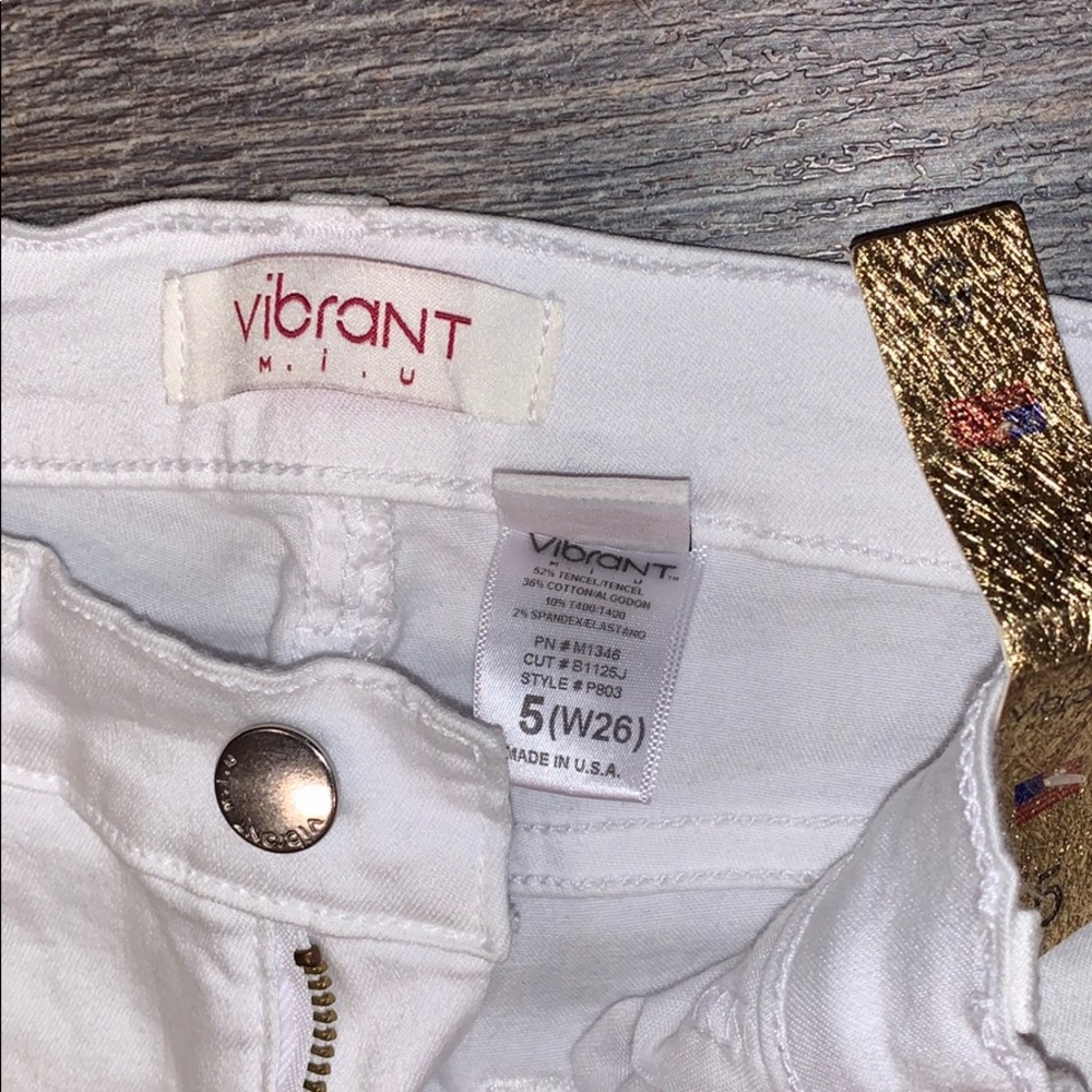 🤍NWT- Vibrant Ripped Jeans🤍 - Picture 5 of 7